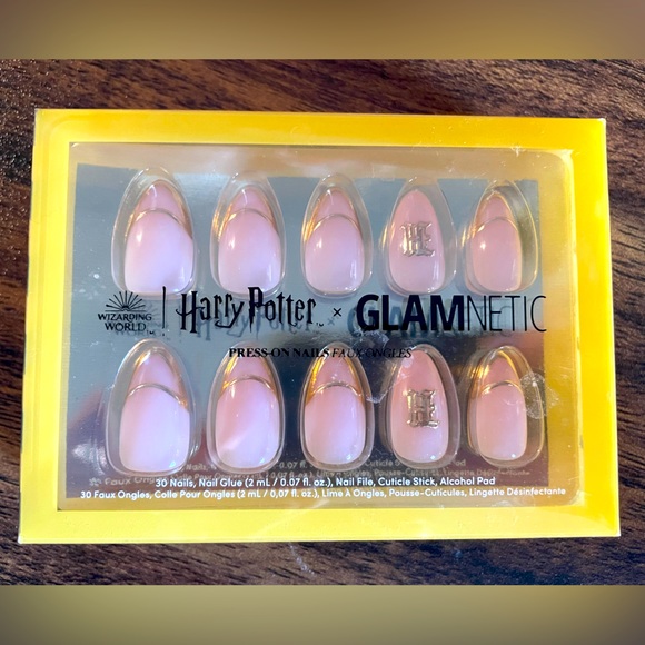 NWT Harry Potter Glamnetic Hufflepuff - Picture 1 of 2